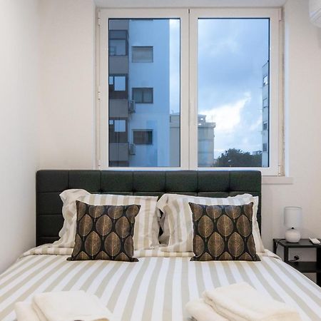 Stylish Apartment W/ River View By Lovelystay Oeiras Buitenkant foto