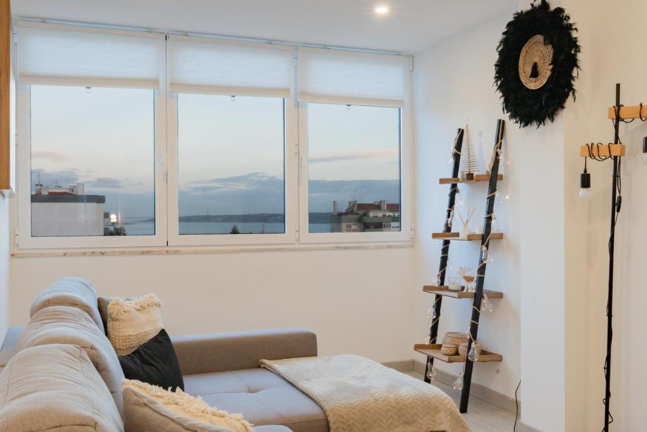 Stylish Apartment W/ River View By Lovelystay Oeiras Buitenkant foto