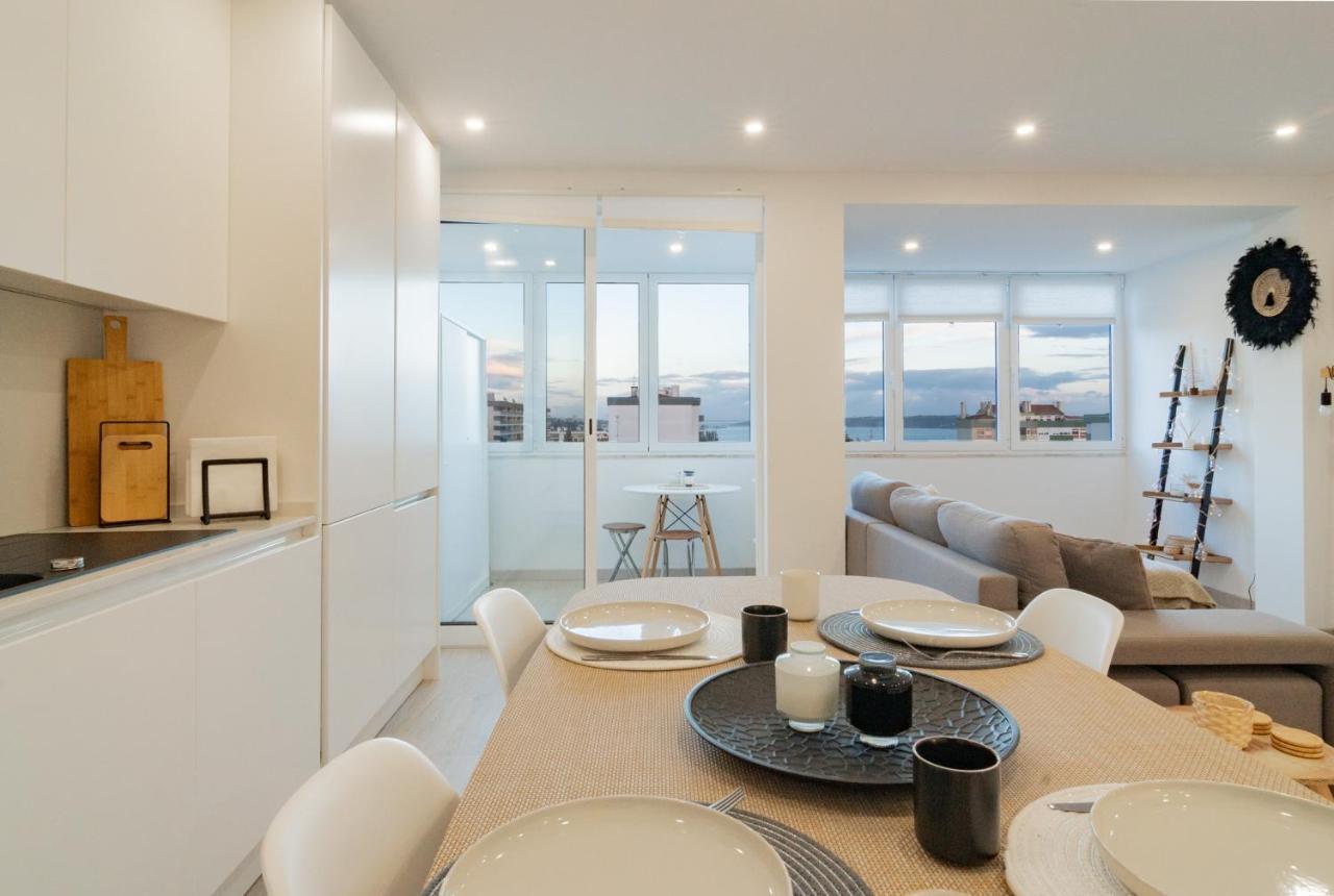 Stylish Apartment W/ River View By Lovelystay Oeiras Buitenkant foto