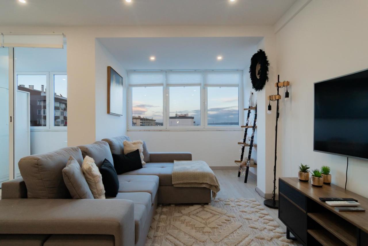 Stylish Apartment W/ River View By Lovelystay Oeiras Buitenkant foto