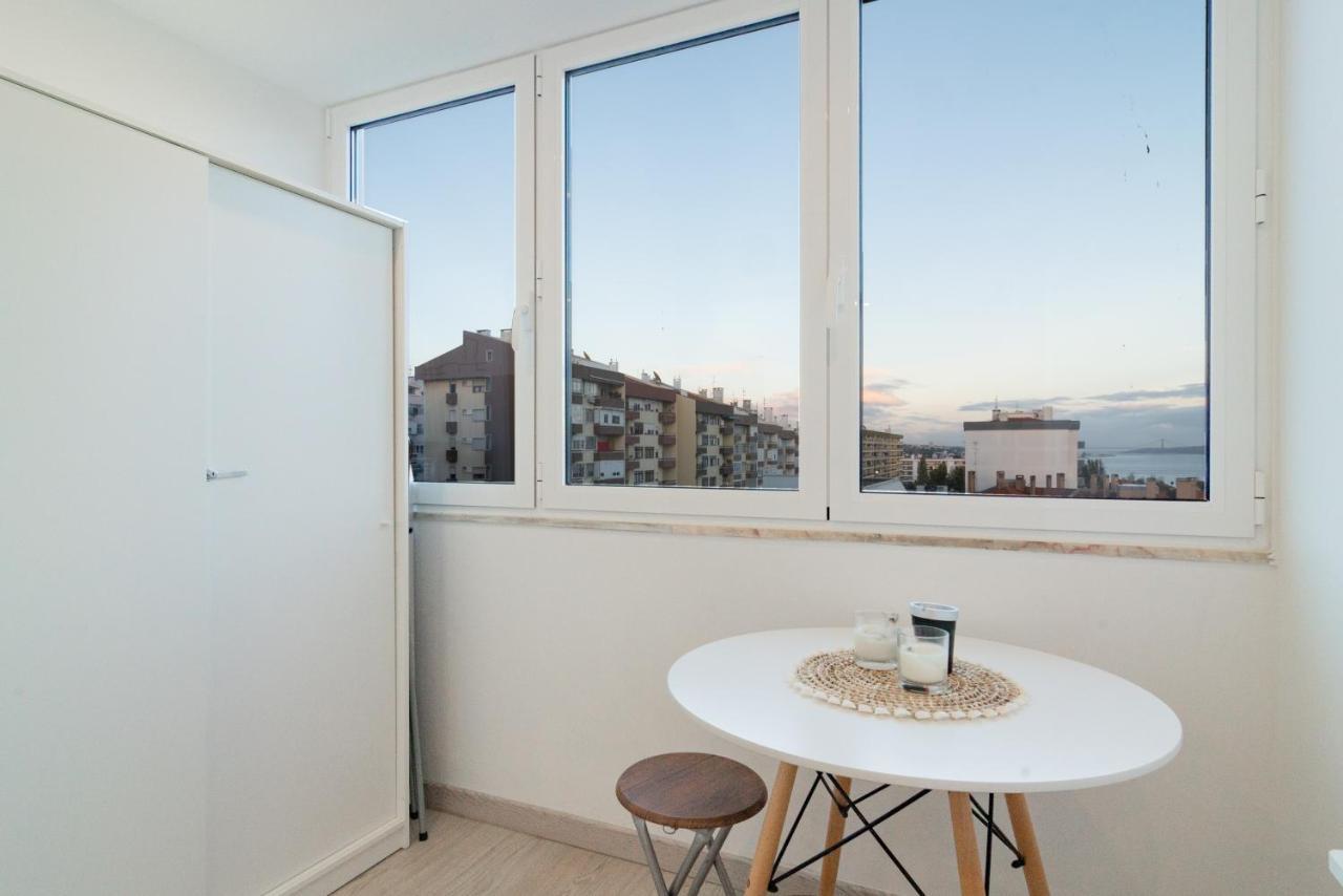 Stylish Apartment W/ River View By Lovelystay Oeiras Buitenkant foto