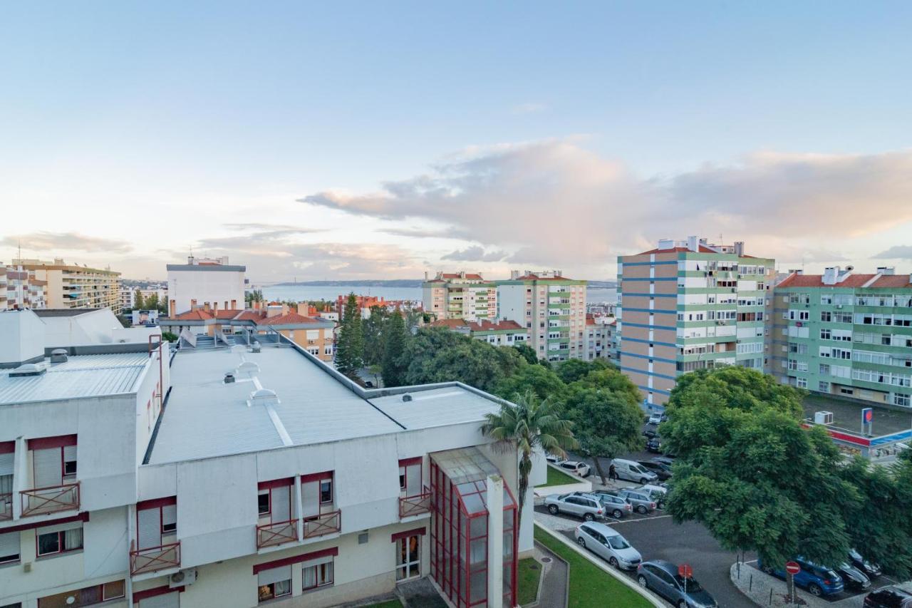 Stylish Apartment W/ River View By Lovelystay Oeiras Buitenkant foto