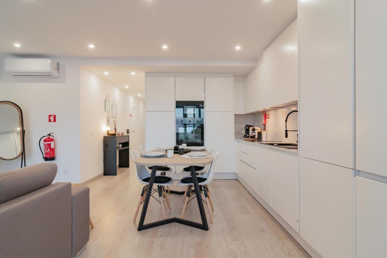 Stylish Apartment W/ River View By Lovelystay Oeiras Buitenkant foto