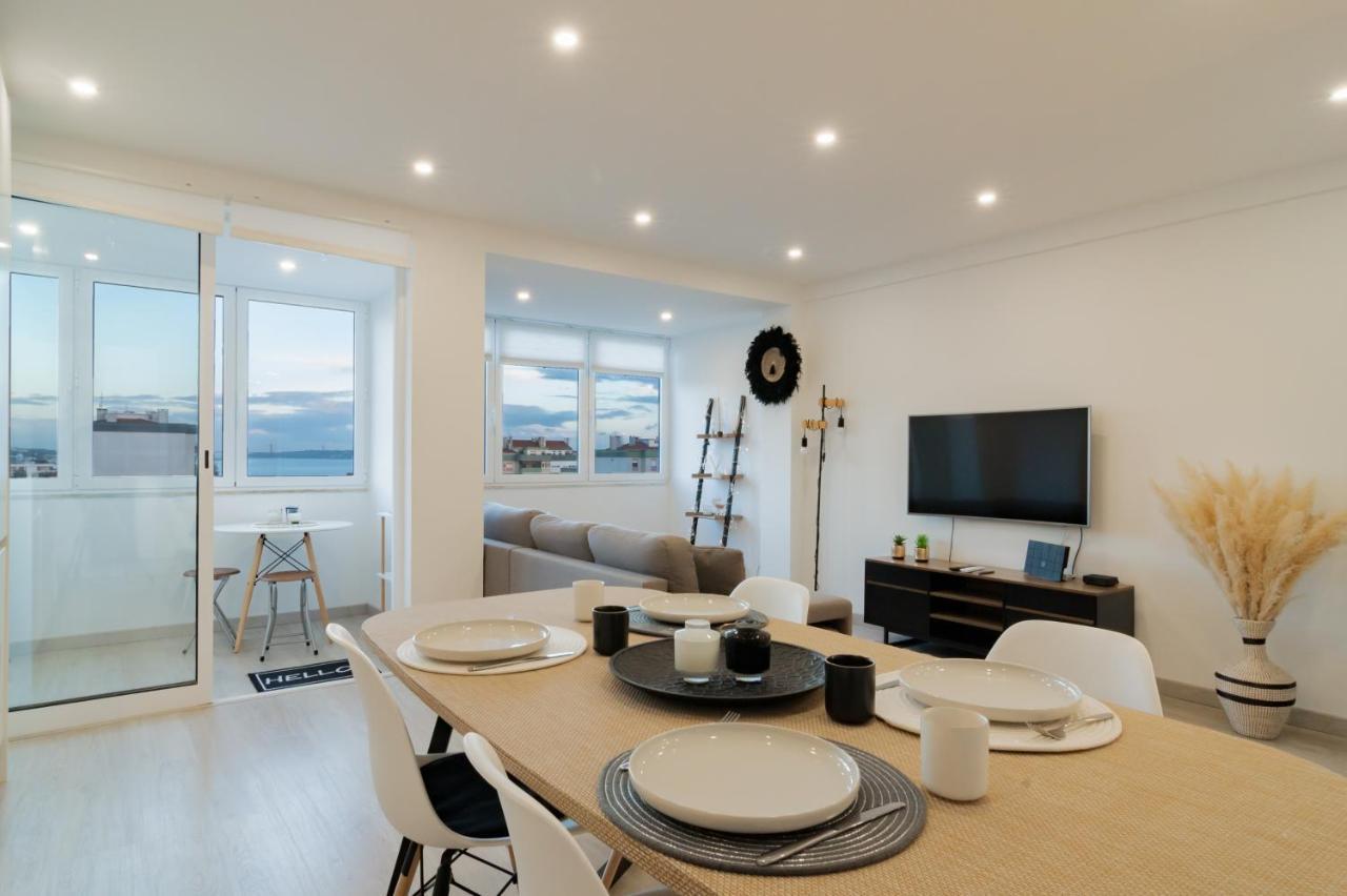 Stylish Apartment W/ River View By Lovelystay Oeiras Buitenkant foto