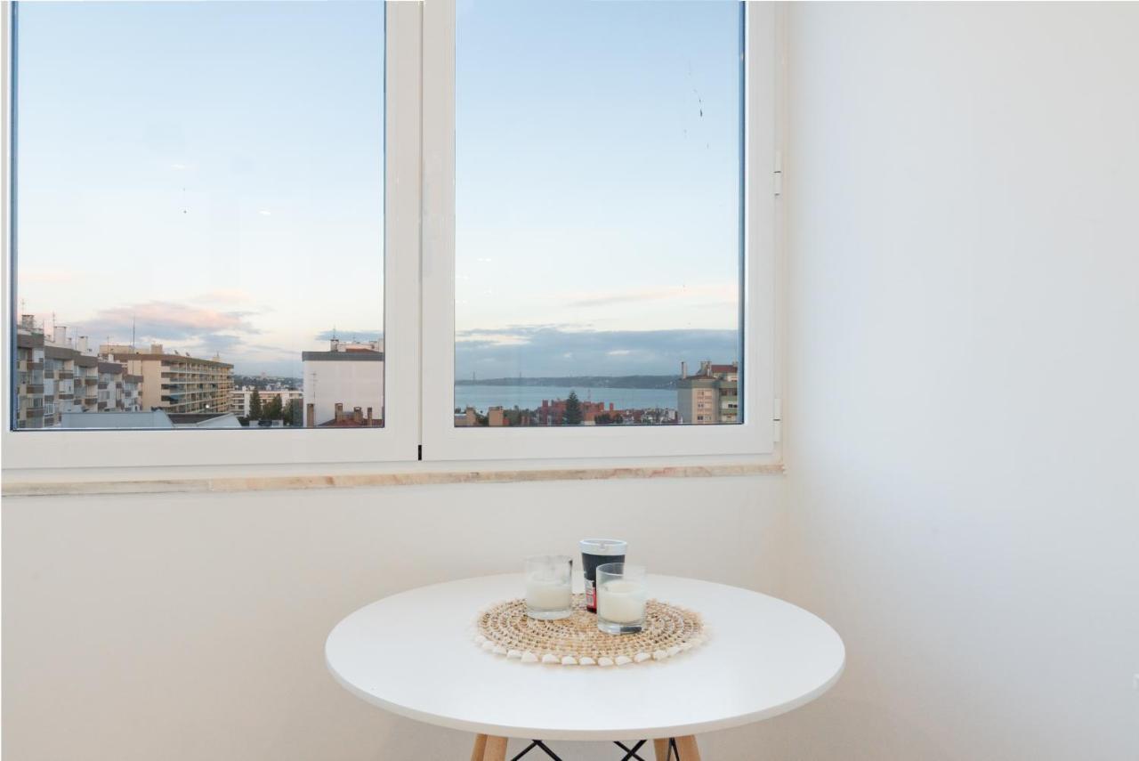Stylish Apartment W/ River View By Lovelystay Oeiras Buitenkant foto