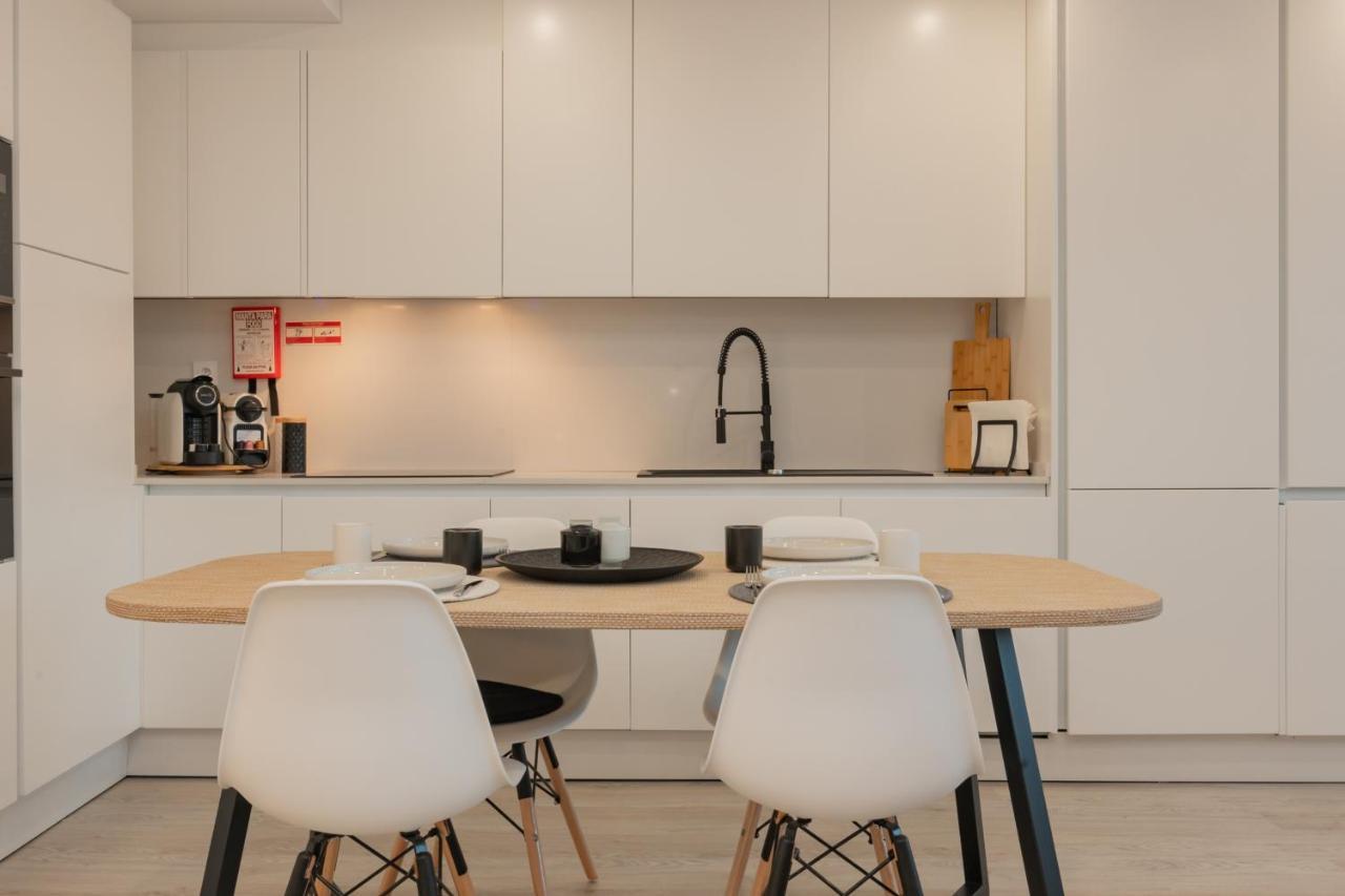 Stylish Apartment W/ River View By Lovelystay Oeiras Buitenkant foto