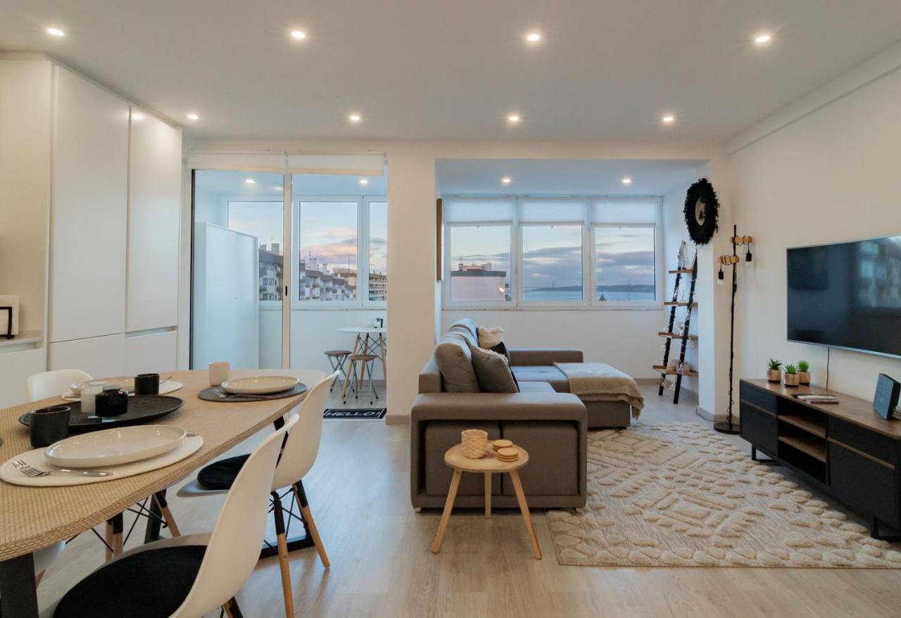 Stylish Apartment W/ River View By Lovelystay Oeiras Buitenkant foto